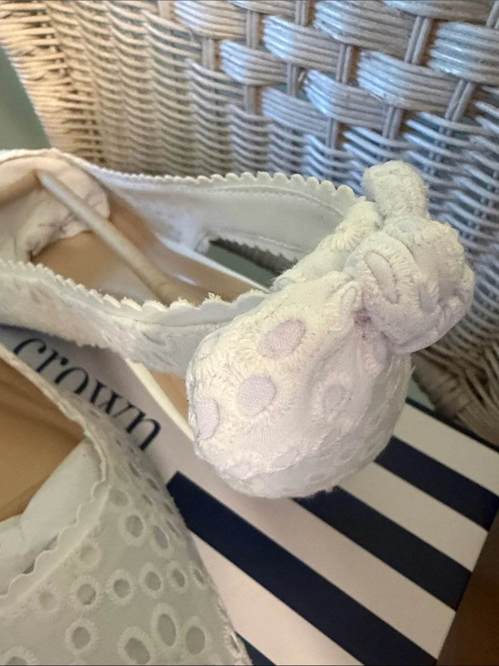 New Crown & Ivy White Eyelet Slingback Kitten Heels - Picture 3 of 8